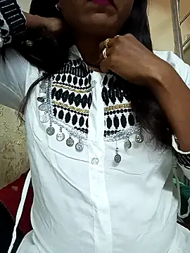 Snapshot of Simran-Simran chatting on 12.23.24 Simran-Simran online show from 12.23.24