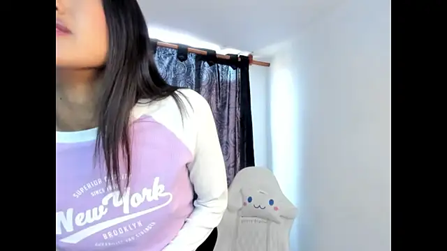 meganthompsonn22 online show from 07.04.26