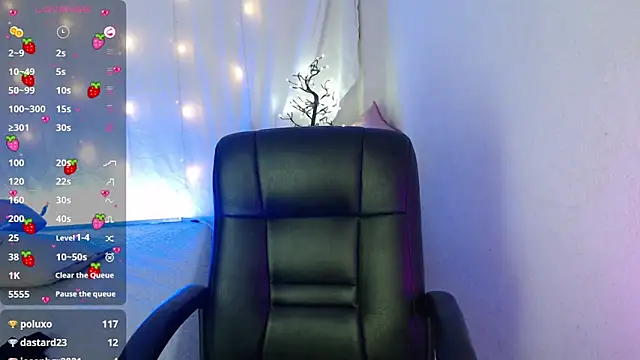 Snapshot of mixie_cute chatting on 12.15.24 mixie cute online show from 12.15.24