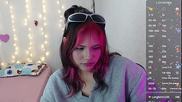 Snapshot of mixie_cute chatting on 02.23.25 mixie cute online show from 02.23.25