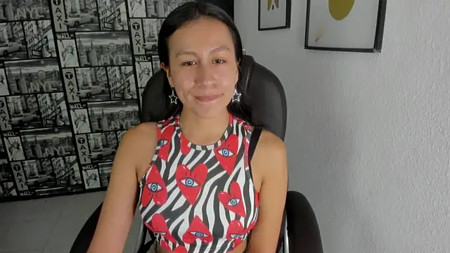 Snapshot of EmiGomez_ chatting on 02.10.25 EmiGomez online show from 02.10.25