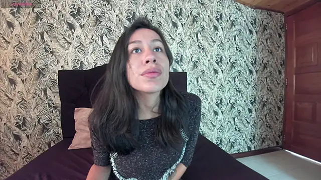 Snapshot of EmiGomez_ chatting on 03.13.25 EmiGomez online show from 03.13.25