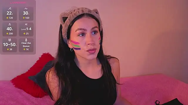 Snapshot of EmiGomez_ chatting on 10.10.25 EmiGomez online show from 10.10.25