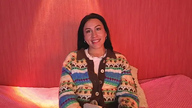 Snapshot of EmiGomez_ chatting on 11.14.25 EmiGomez online show from 11.14.25