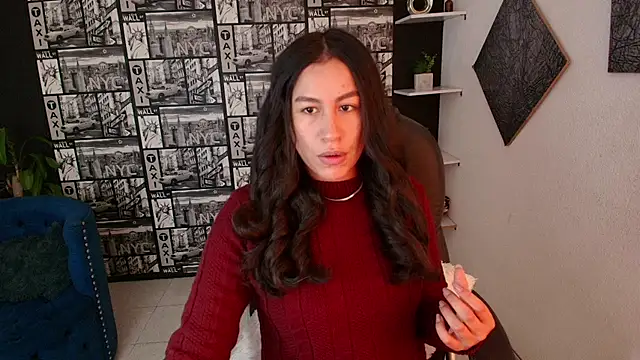 Snapshot of EmiGomez_ chatting on 11.27.25 EmiGomez online show from 11.27.25