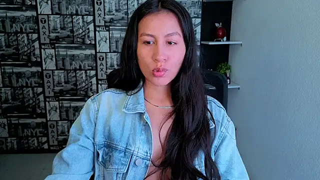 EmiGomez  online show from 07.04.26
