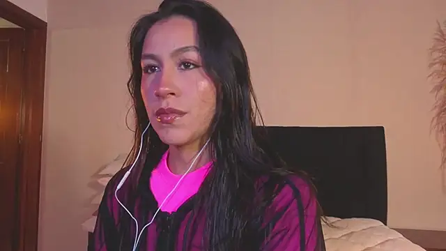 EmiGomez  online show from 07.07.26