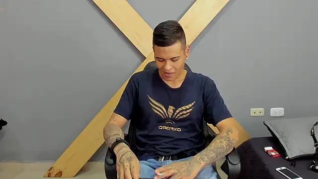 Snapshot of jamesinked_ chatting on 12.24.24 jamesinked  online show from 12.24.24