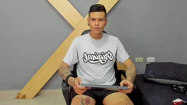 Snapshot of jamesinked_ chatting on 12.27.24 jamesinked  online show from 12.27.24