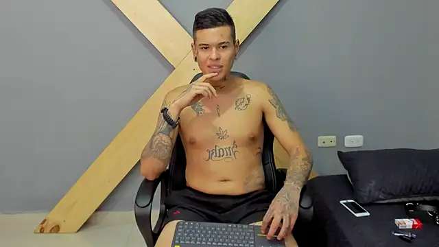 Snapshot of jamesinked_ chatting on 12.27.24 jamesinked  online show from 12.27.24