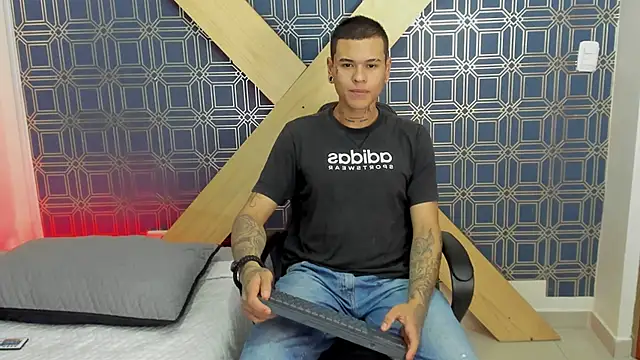 Snapshot of jamesinked_ chatting on 01.07.25 jamesinked  online show from 01.07.25