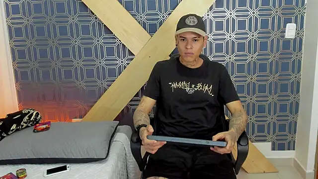 Snapshot of jamesinked_ chatting on 01.09.25 jamesinked  online show from 01.09.25