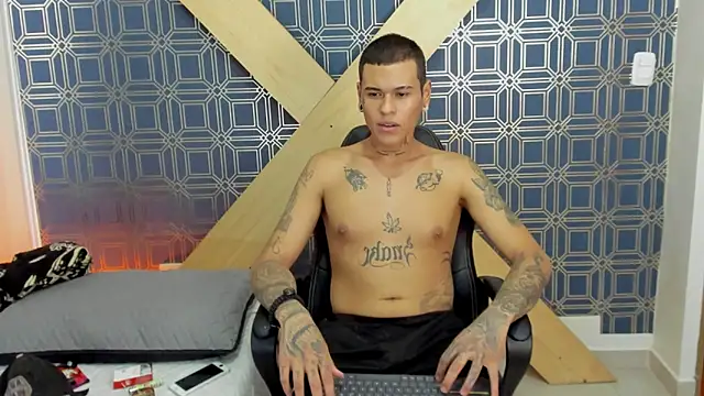 Snapshot of jamesinked_ chatting on 01.09.25 jamesinked  online show from 01.09.25