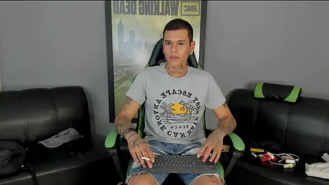 Snapshot of jamesinked_ chatting on 01.13.25 jamesinked  online show from 01.13.25