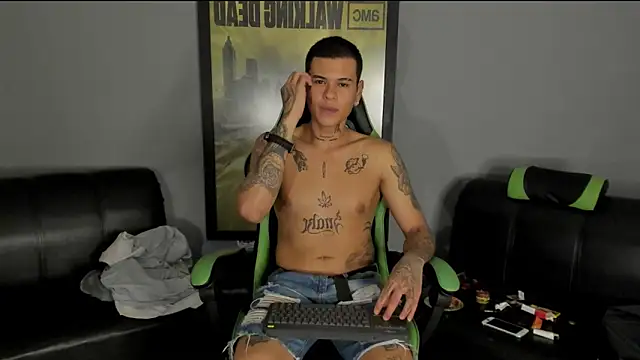 Snapshot of jamesinked_ chatting on 01.14.25 jamesinked  online show from 01.14.25