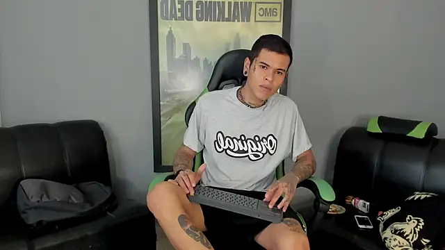 Snapshot of jamesinked_ chatting on 01.31.25 jamesinked  online show from 01.31.25