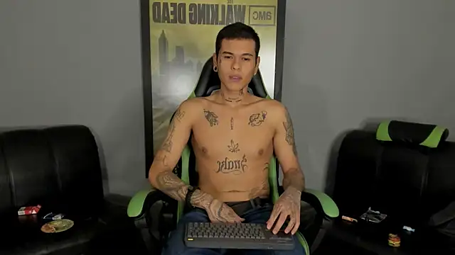 Snapshot of jamesinked_ chatting on 02.06.25 jamesinked  online show from 02.06.25