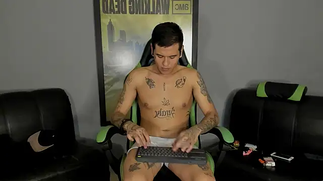 Snapshot of jamesinked_ chatting on 02.15.25 jamesinked  online show from 02.15.25