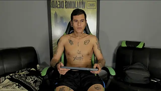 Snapshot of jamesinked_ chatting on 03.01.25 jamesinked  online show from 03.01.25