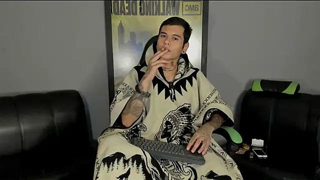 Snapshot of jamesinked_ chatting on 03.02.25 jamesinked  online show from 03.02.25