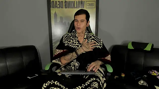 Snapshot of jamesinked_ chatting on 03.09.25 jamesinked  online show from 03.09.25