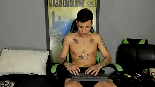 Snapshot of jamesinked_ chatting on 03.17.25 jamesinked  online show from 03.17.25