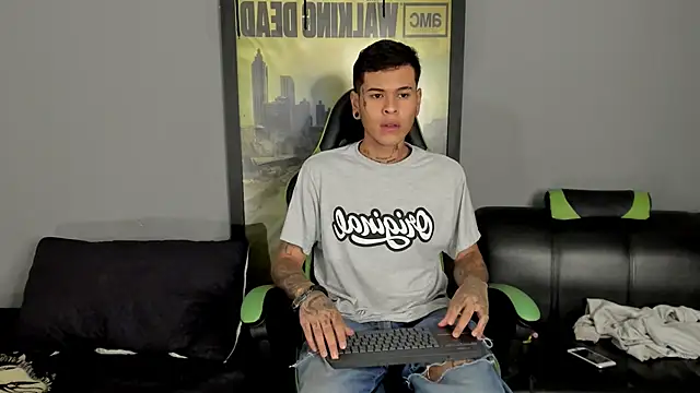 Snapshot of jamesinked_ chatting on 03.21.25 jamesinked  online show from 03.21.25