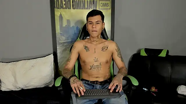Snapshot of jamesinked_ chatting on 03.22.25 jamesinked  online show from 03.22.25