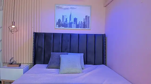 Snapshot of viiolett_lee chatting on 11.25.25 viiolett lee online show from 11.25.25