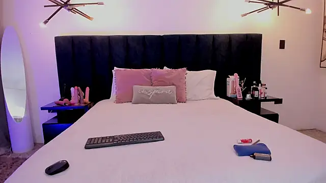 susyy7 online show from 10.21.25