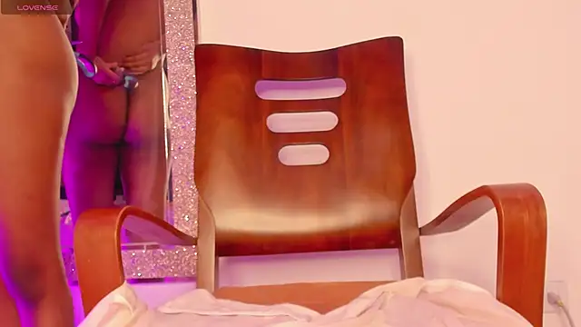 Snapshot of vayoleen chatting on 12.19.24 vayoleen online show from 12.19.24