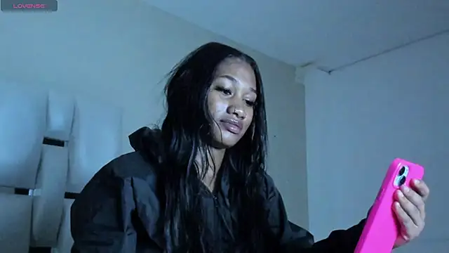 Snapshot of vayoleen chatting on 02.16.25 vayoleen online show from 02.16.25