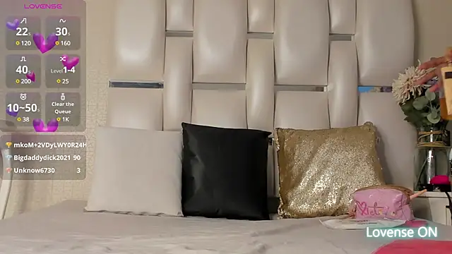 Snapshot of vayoleen chatting on 02.21.25 vayoleen online show from 02.21.25