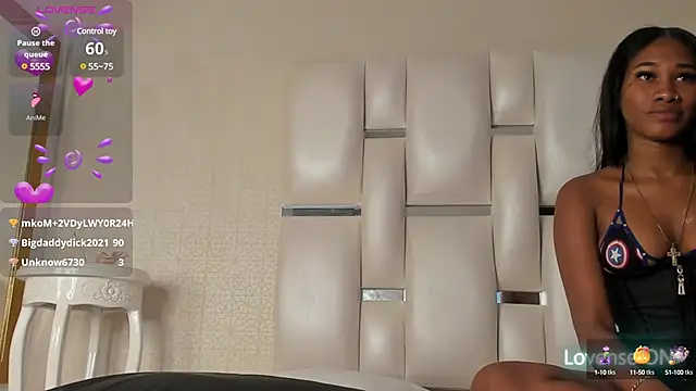 Snapshot of vayoleen chatting on 02.21.25 vayoleen online show from 02.21.25