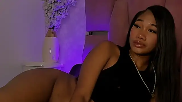 Snapshot of vayoleen chatting on 10.23.25 vayoleen online show from 10.23.25