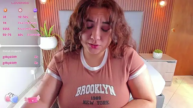 Snapshot of nadine_russo chatting on 12.28.24 nadine russo online show from 12.28.24