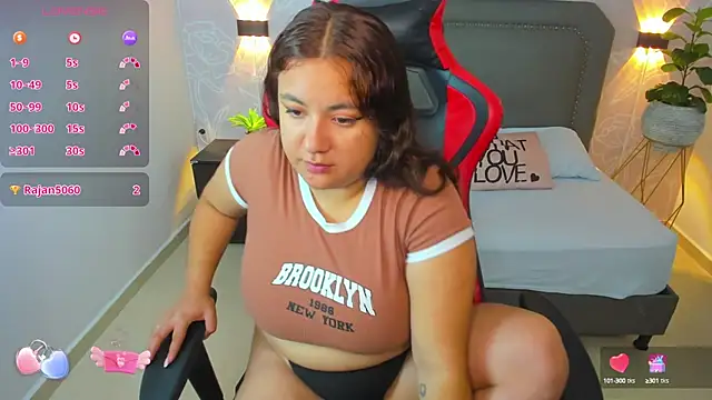 Snapshot of nadine_russo chatting on 01.09.25 nadine russo online show from 01.09.25