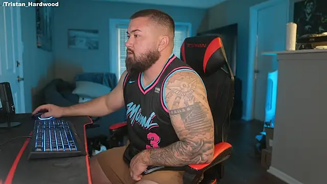 Snapshot of B_The_Creator_X chatting on 03.09.25 B The Creator X online show from 03.09.25