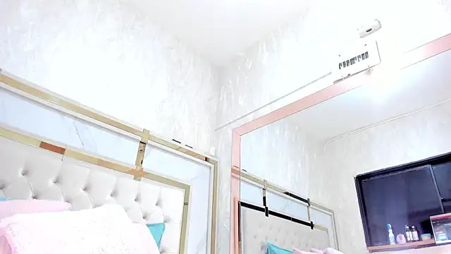 Victoriaa millers online show from 10.04.25