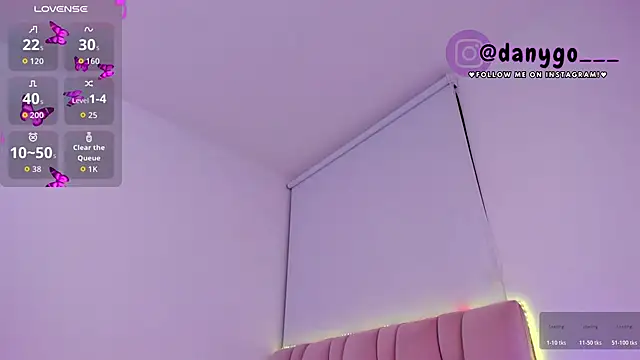 Snapshot of ZarianaEvanz chatting on 11.21.25 ZarianaEvanz online show from 11.21.25