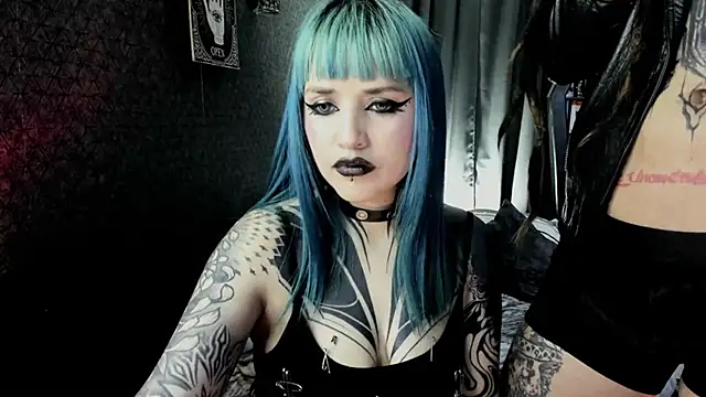 Snapshot of DimmuandDarkness chatting on 02.28.25 DimmuandDarkness online show from 02.28.25