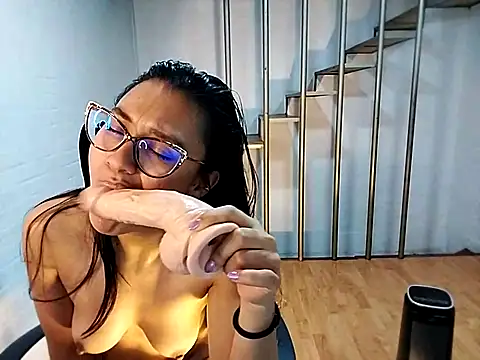 Snapshot of Jessie_Desire chatting on 02.21.25 Jessie Desire online show from 02.21.25