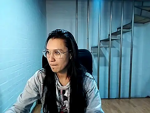 Snapshot of Jessie_Desire chatting on 03.05.25 Jessie Desire online show from 03.05.25