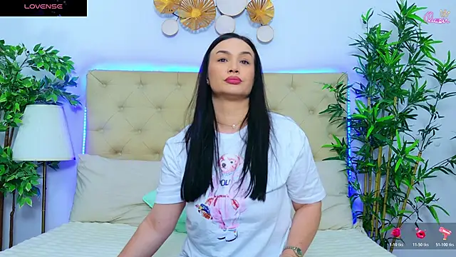 Snapshot of DaliyaArabian chatting on 05.15.26 DaliyaArabian online show from 05.15.26