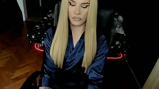 Snapshot of EvelynLexy chatting on 10.15.25 EvelynLexy online show from 10.15.25