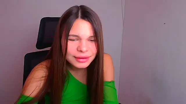 Snapshot of Hanna_Way chatting on 12.11.24 Hanna Way online show from 12.11.24