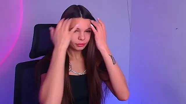 Snapshot of Hanna_Way chatting on 12.17.24 Hanna Way online show from 12.17.24