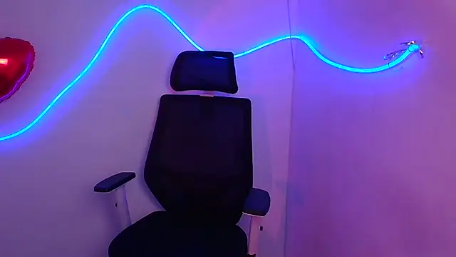 Snapshot of Hanna_Way chatting on 02.20.25 Hanna Way online show from 02.20.25