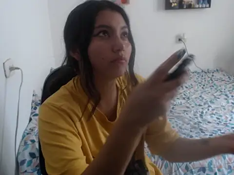 Snapshot of HannaKlein chatting on 12.11.24 HannaKlein online show from 12.11.24