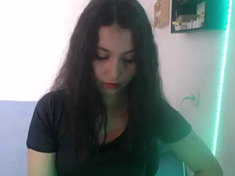 Snapshot of HannaKlein chatting on 03.15.25 HannaKlein online show from 03.15.25